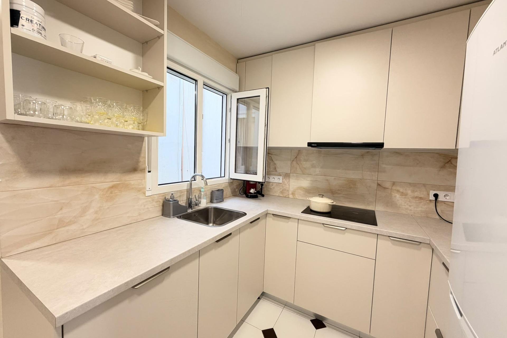 Revente - Apartment -
Torrevieja - Centro