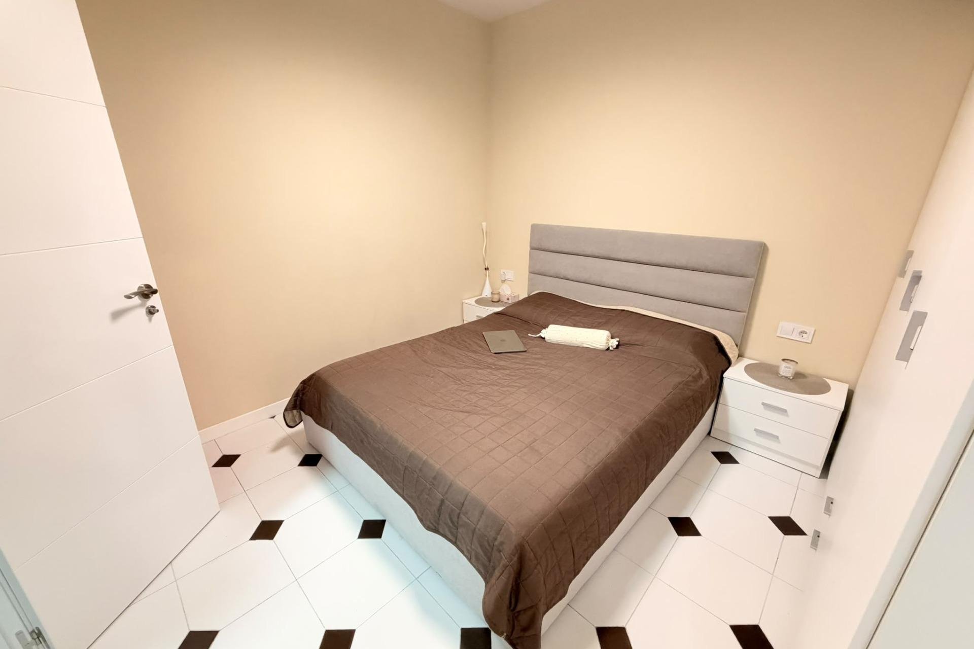 Revente - Apartment -
Torrevieja - Centro
