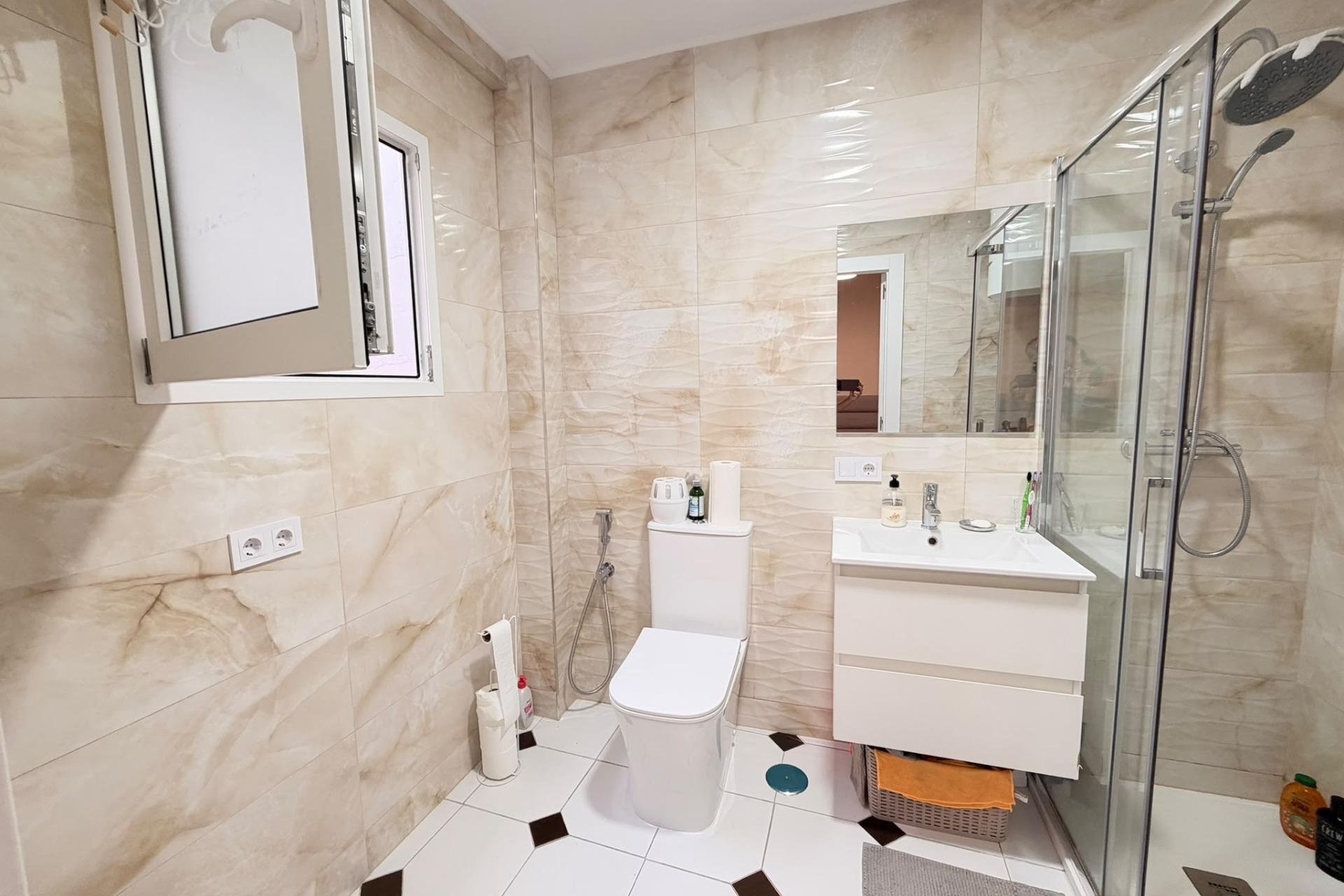Revente - Apartment -
Torrevieja - Centro
