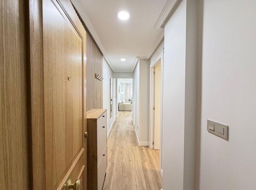 Revente - Apartment -
Torrevieja - Centro