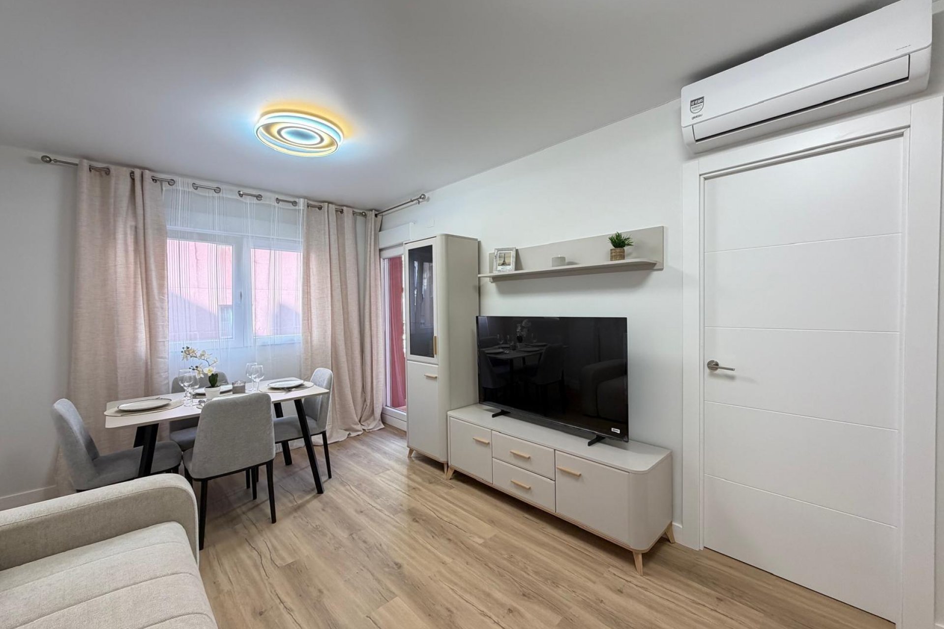 Revente - Apartment -
Torrevieja - Centro