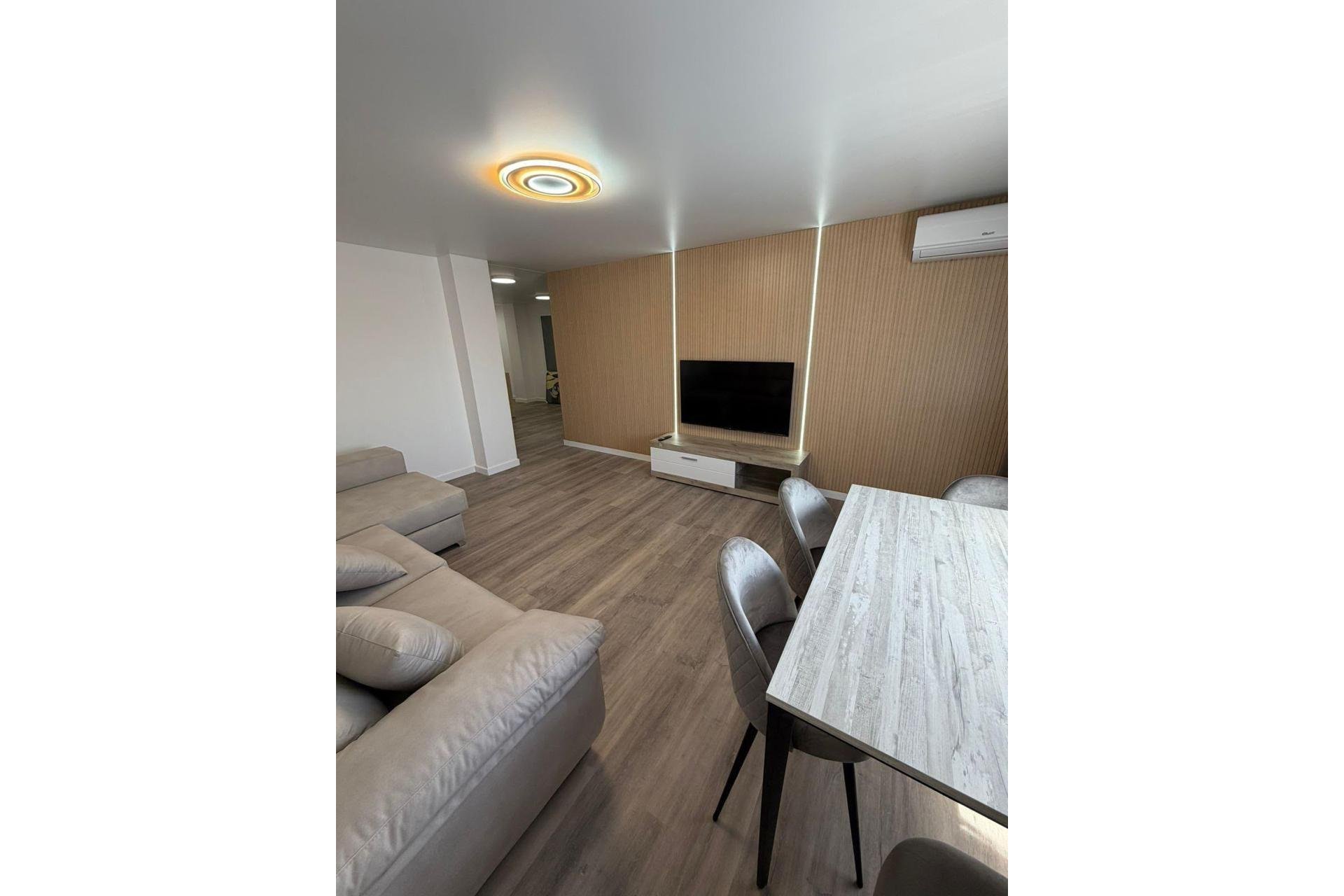 Revente - Apartment -
Torrevieja - Centro