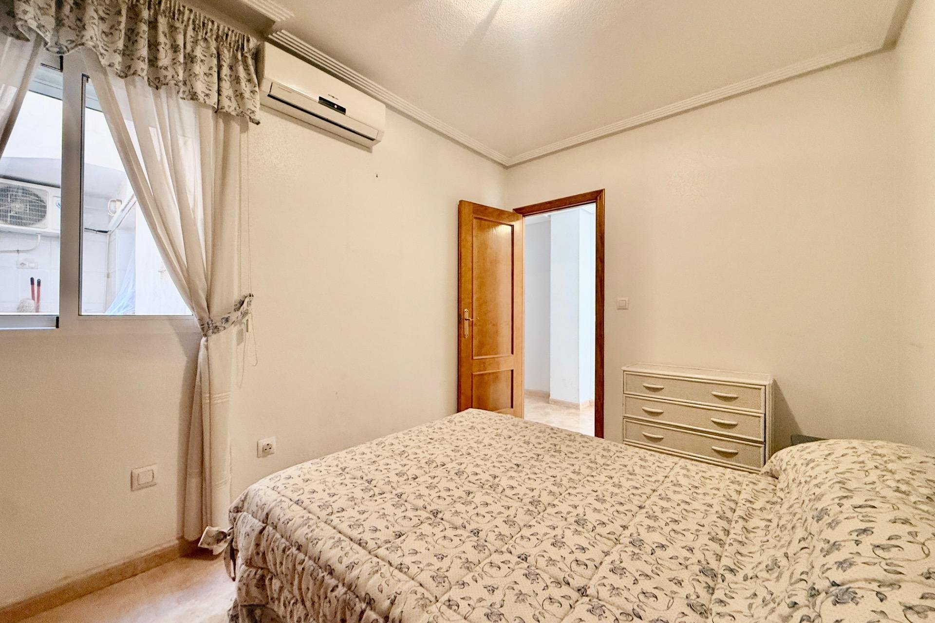 Revente - Apartment -
Torrevieja - Centro