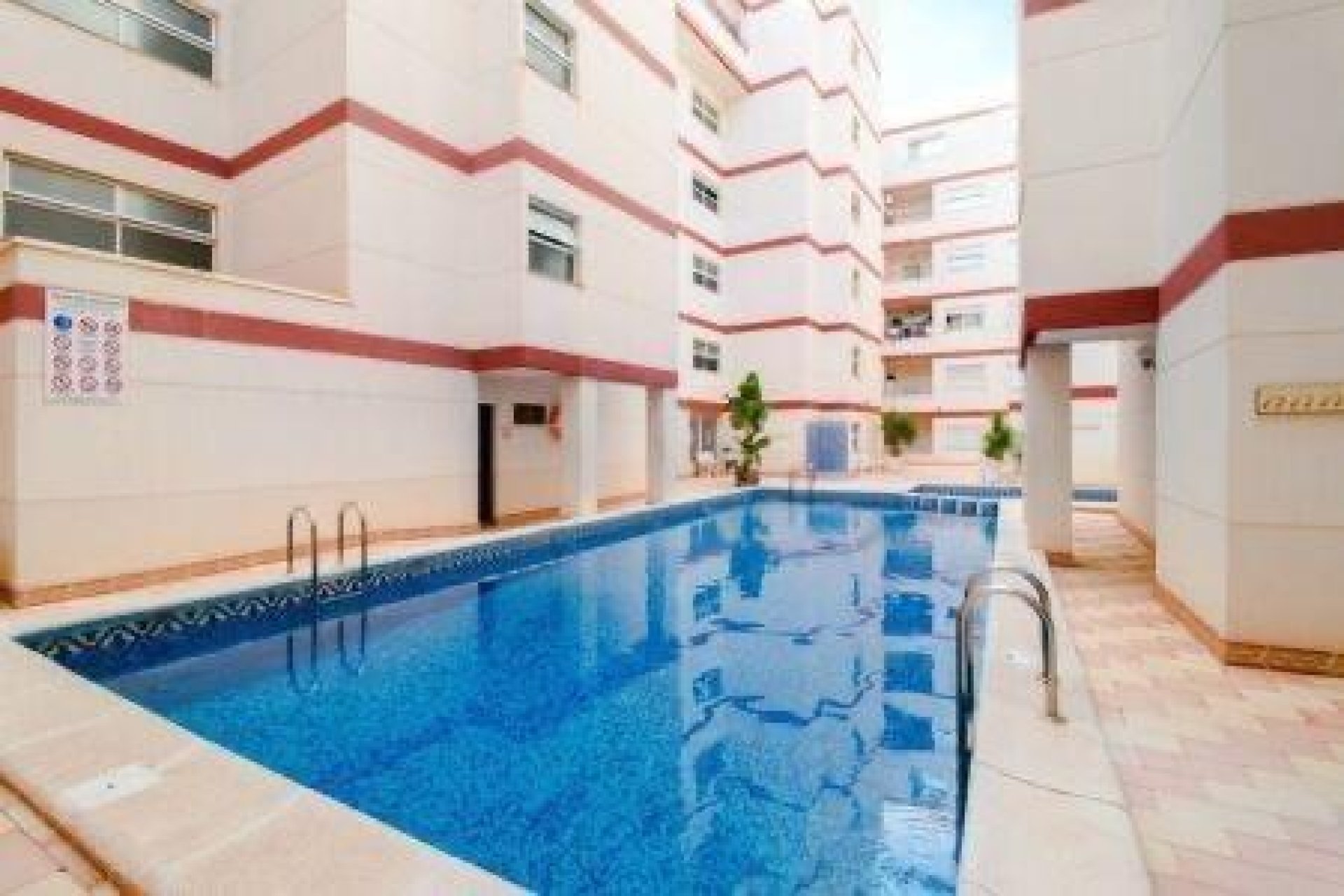 Revente - Apartment -
Torrevieja - Centro
