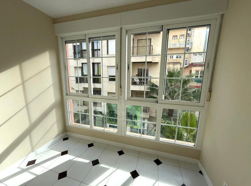 Revente - Apartment -
Torrevieja - Centro