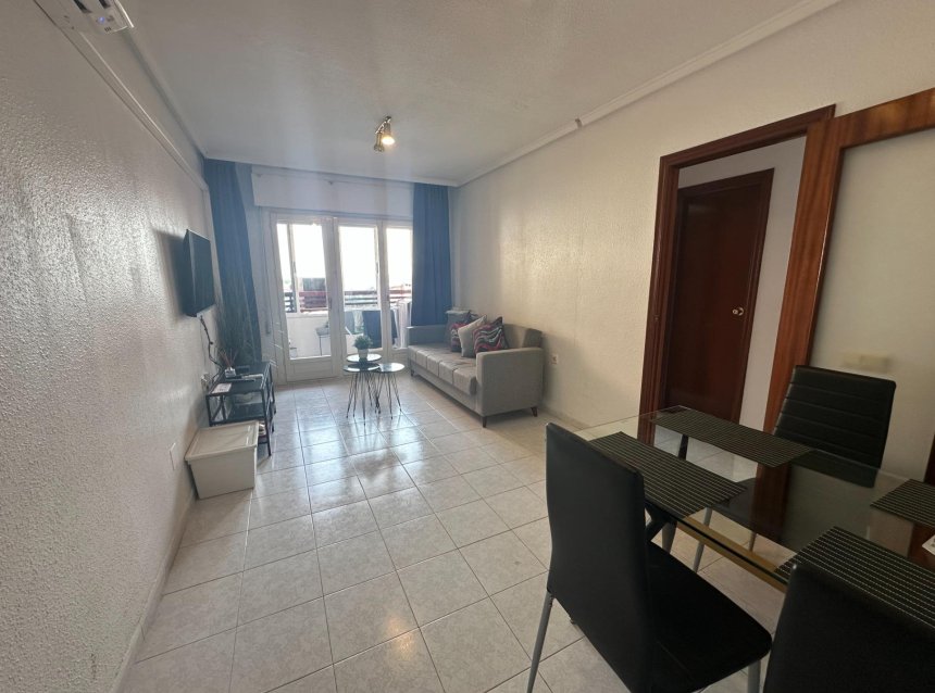 Revente - Apartment -
Torrevieja - Centro
