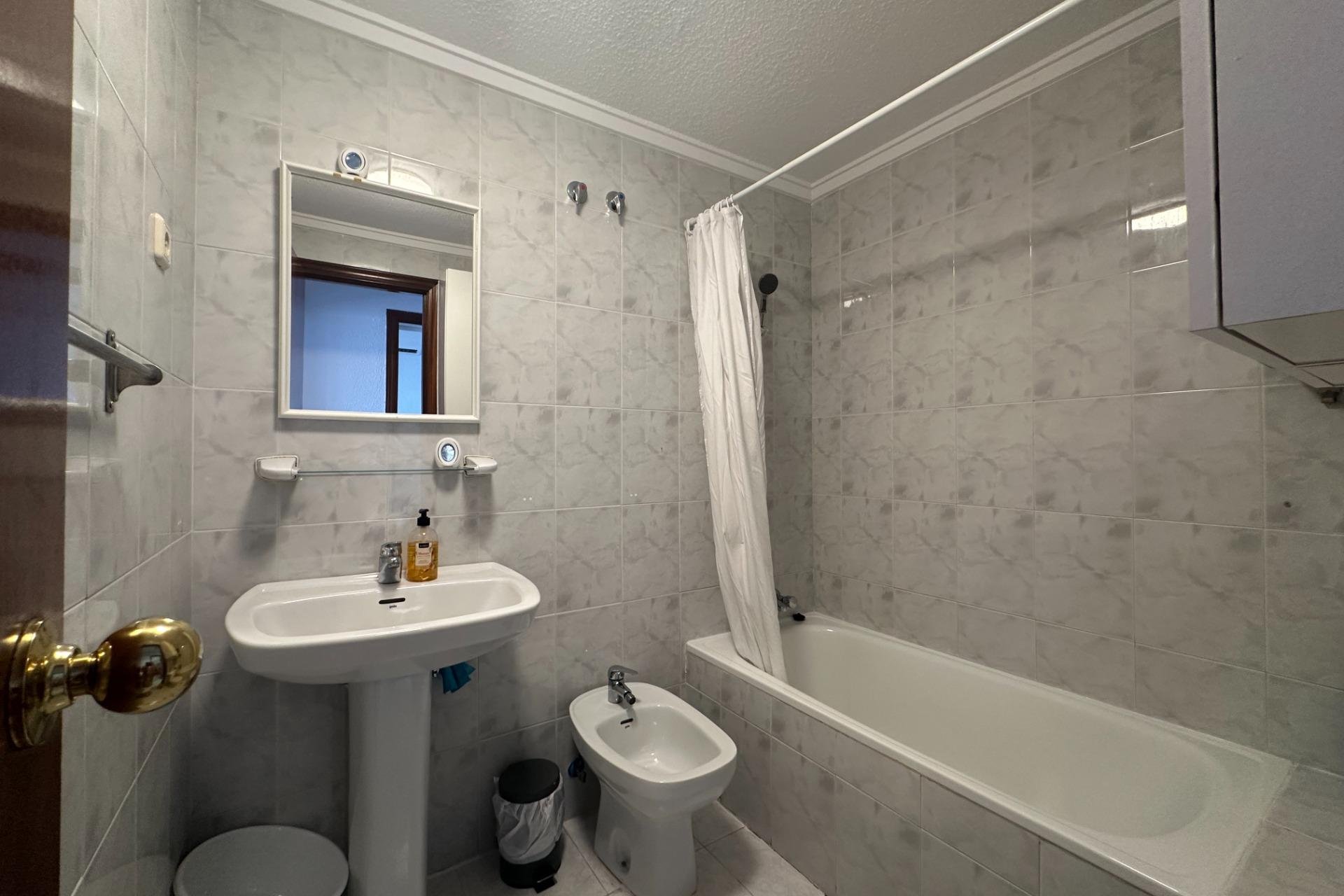 Revente - Apartment -
Torrevieja - Centro