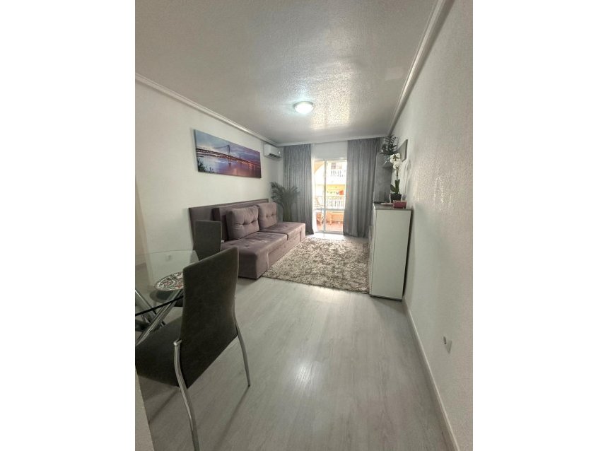 Revente - Apartment -
Torrevieja - Centro