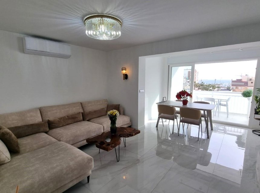 Revente - Apartment -
Torrevieja - Centro
