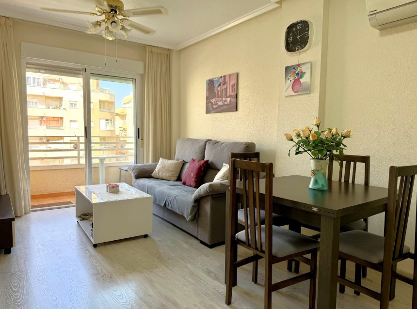 Revente - Apartment -
Torrevieja - El Molino