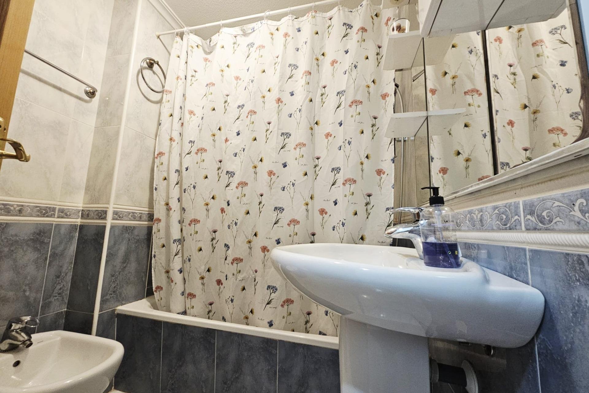 Revente - Apartment -
Torrevieja - Estacion De Autobuses