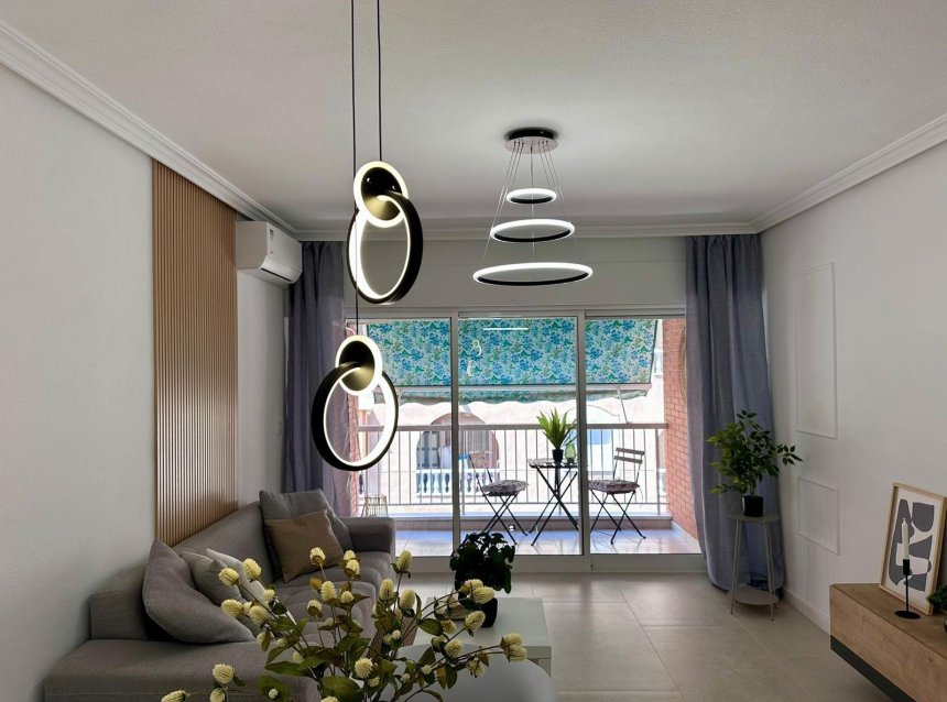 Revente - Apartment -
Torrevieja - Estacion De Autobuses