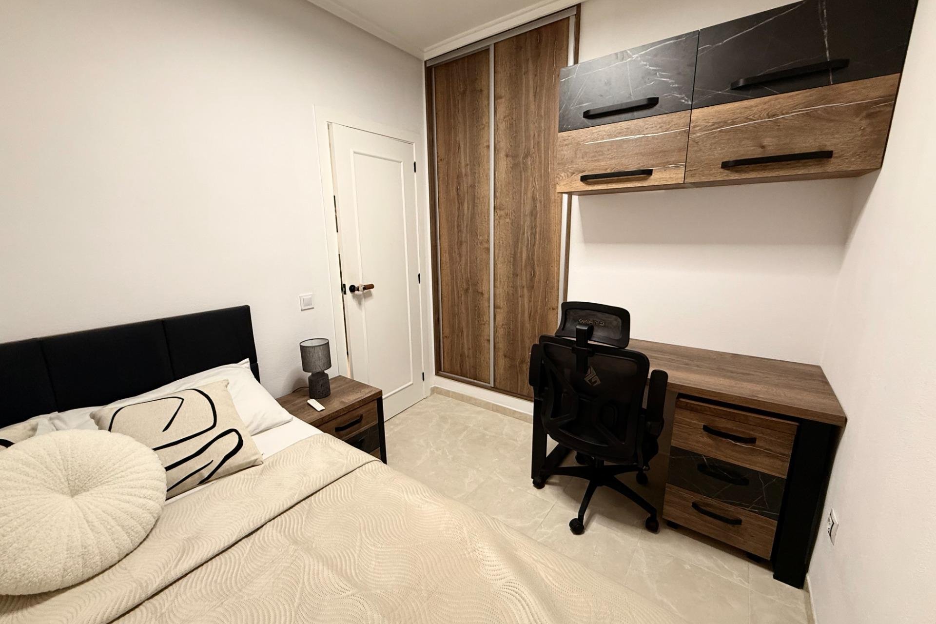 Revente - Apartment -
Torrevieja - Estacion De Autobuses