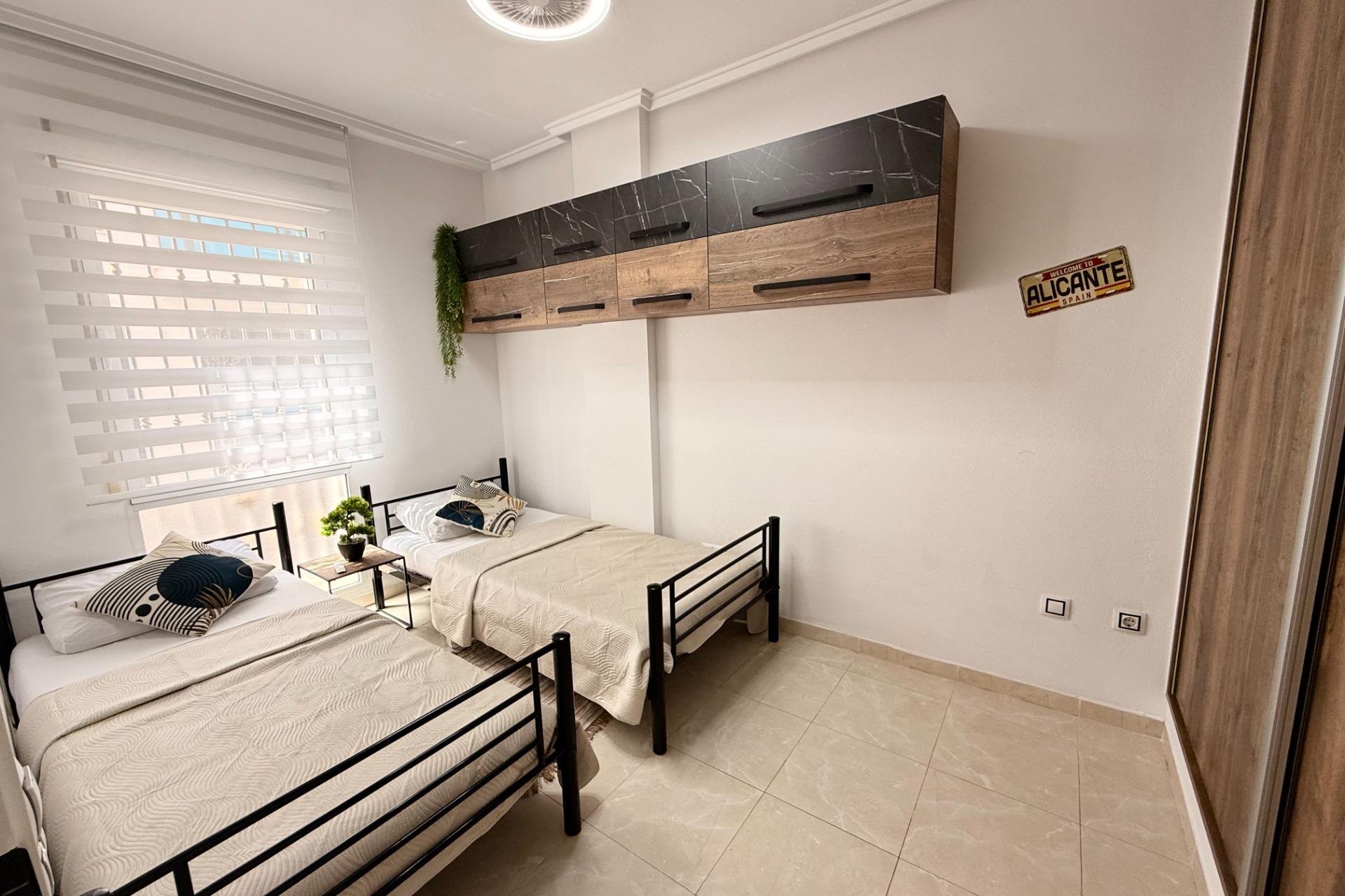 Revente - Apartment -
Torrevieja - Estacion De Autobuses