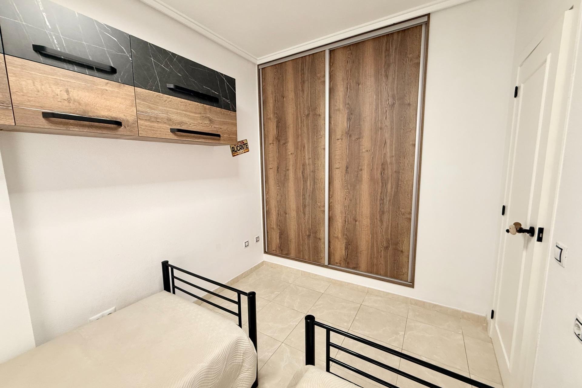 Revente - Apartment -
Torrevieja - Estacion De Autobuses