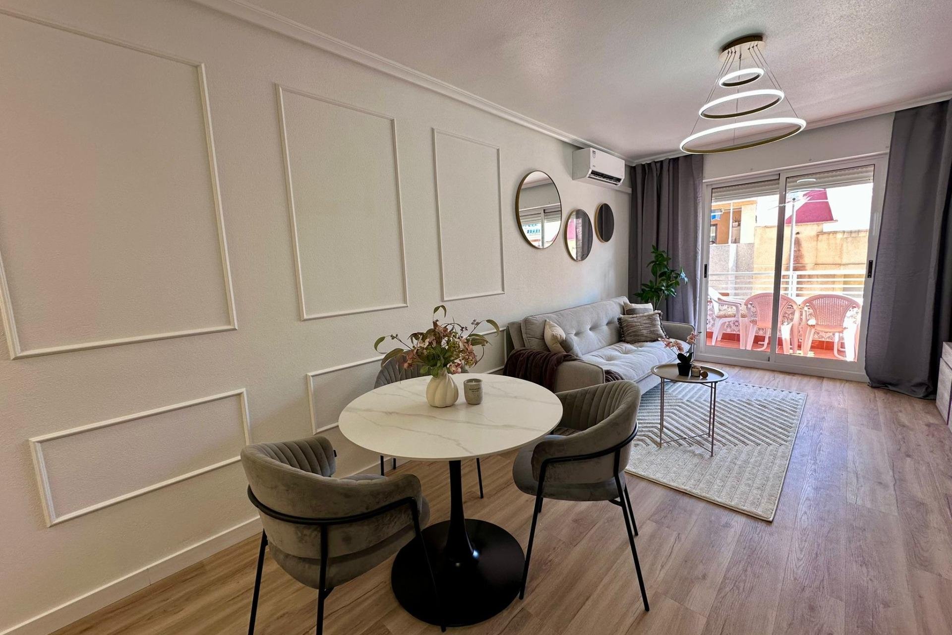 Revente - Apartment -
Torrevieja - Habaneras