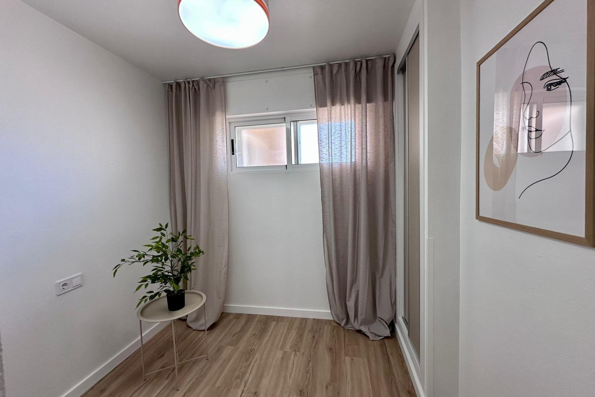 Revente - Apartment -
Torrevieja - Habaneras