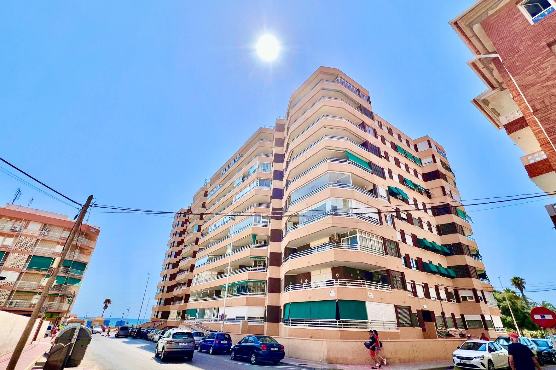 Revente - Apartment -
Torrevieja - La Mata