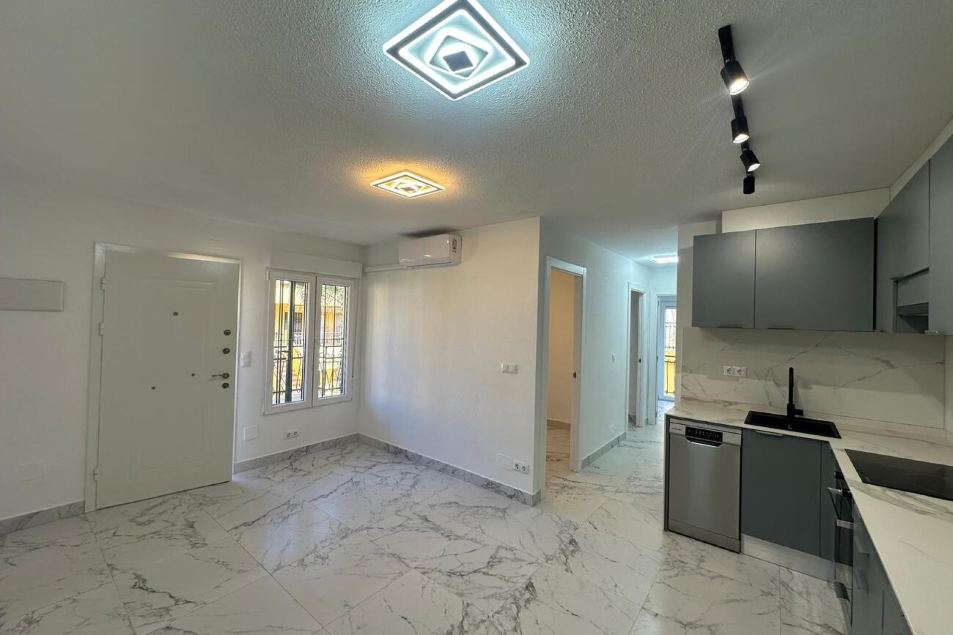 Revente - Apartment -
Torrevieja - La Veleta