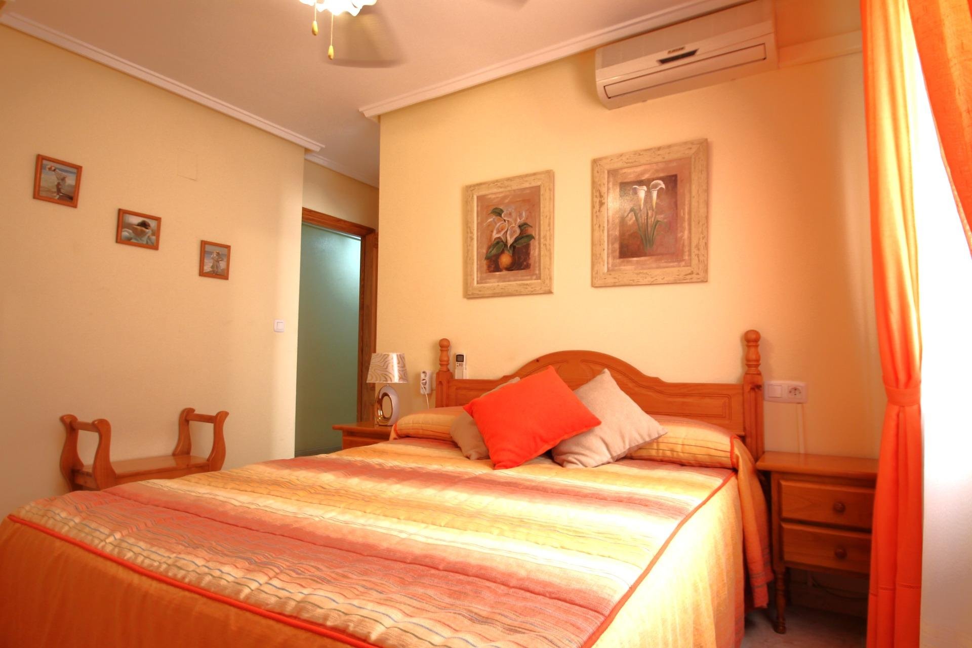 Revente - Apartment -
Torrevieja - Las Piscinas Naturales