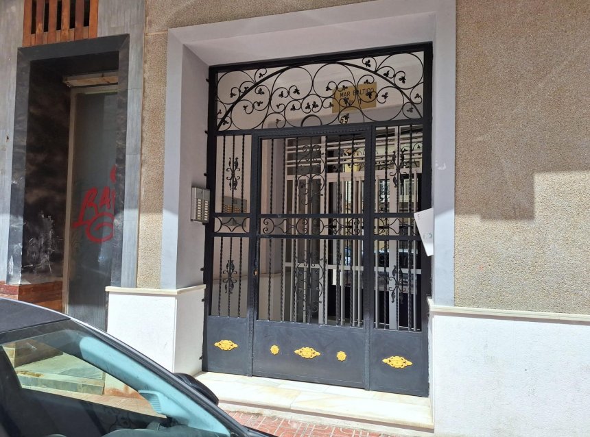 Revente - Apartment -
Torrevieja - Playa de los Locos