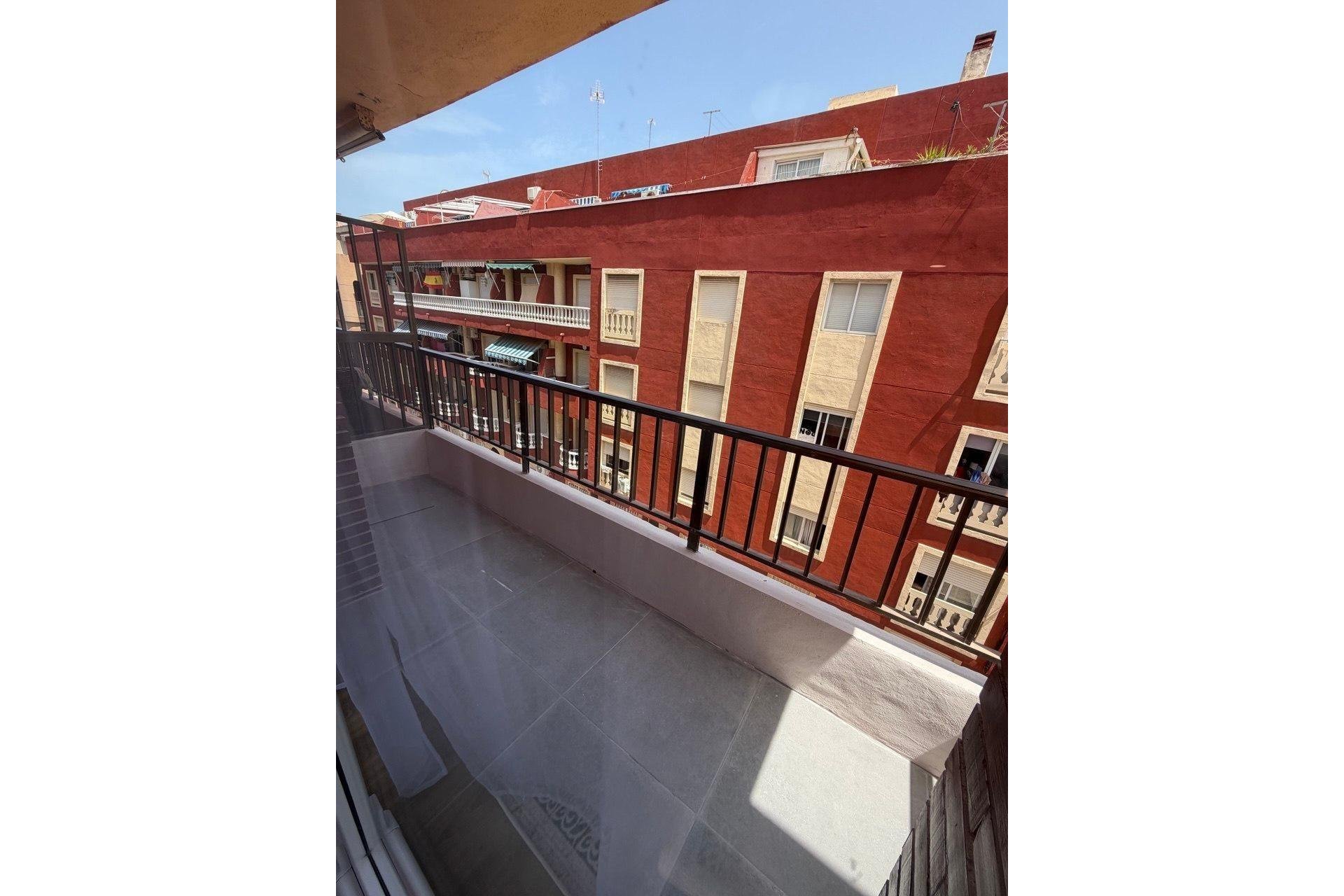 Revente - Apartment -
Torrevieja - Playa de los Locos