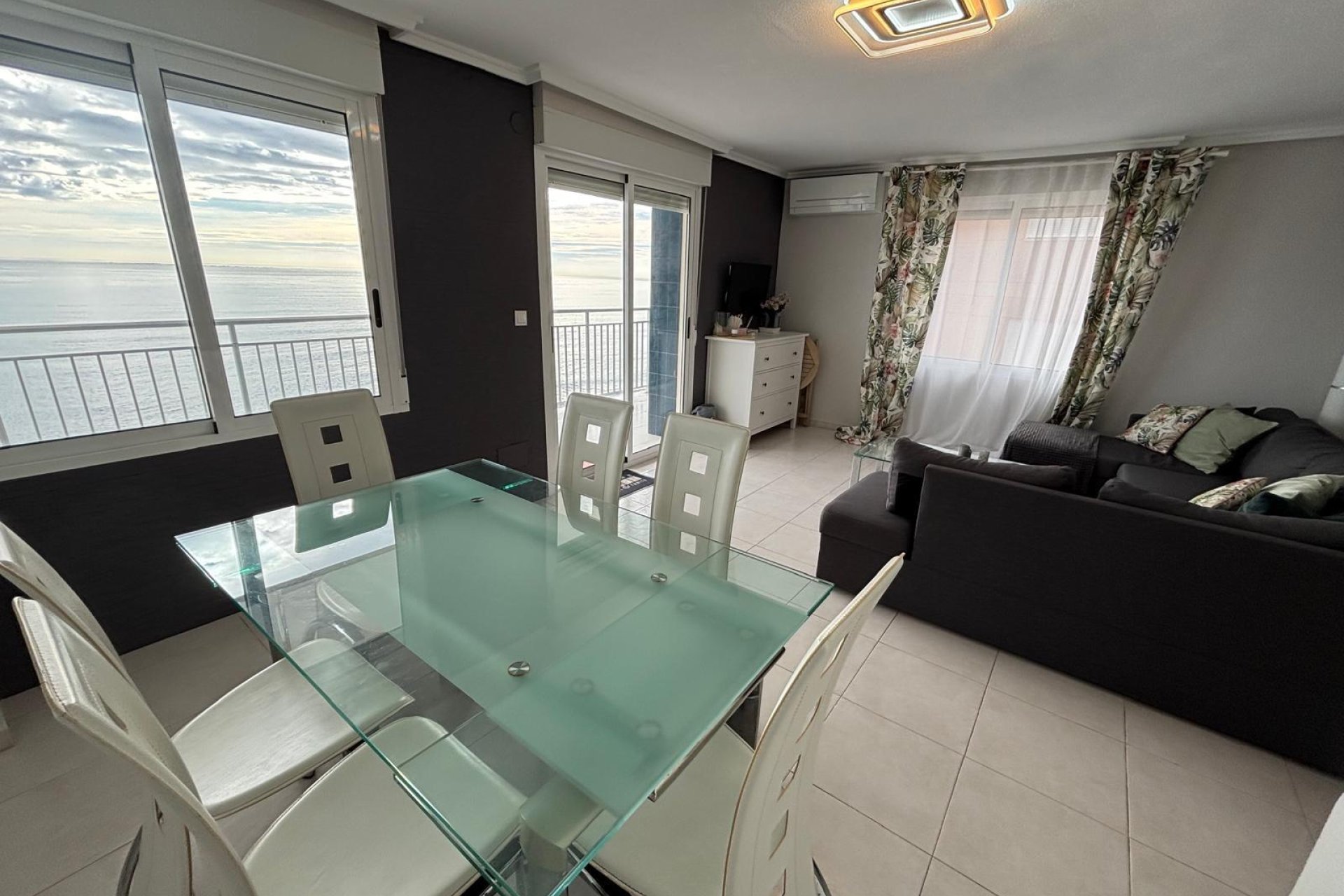 Revente - Apartment -
Torrevieja - Playa De Los Naufragos