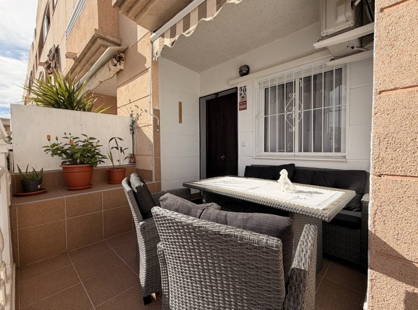 Revente - Apartment -
Torrevieja - Urb. Calas Blancas III