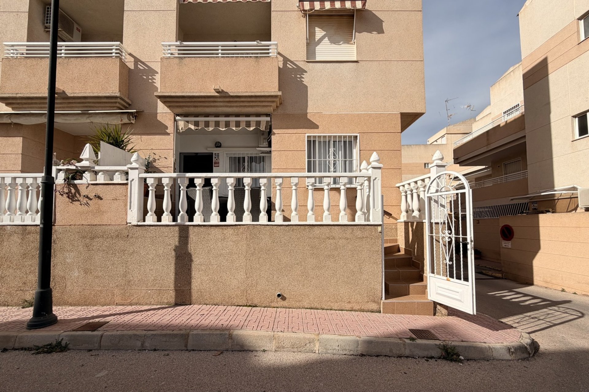 Revente - Apartment -
Torrevieja - Urb. Calas Blancas III