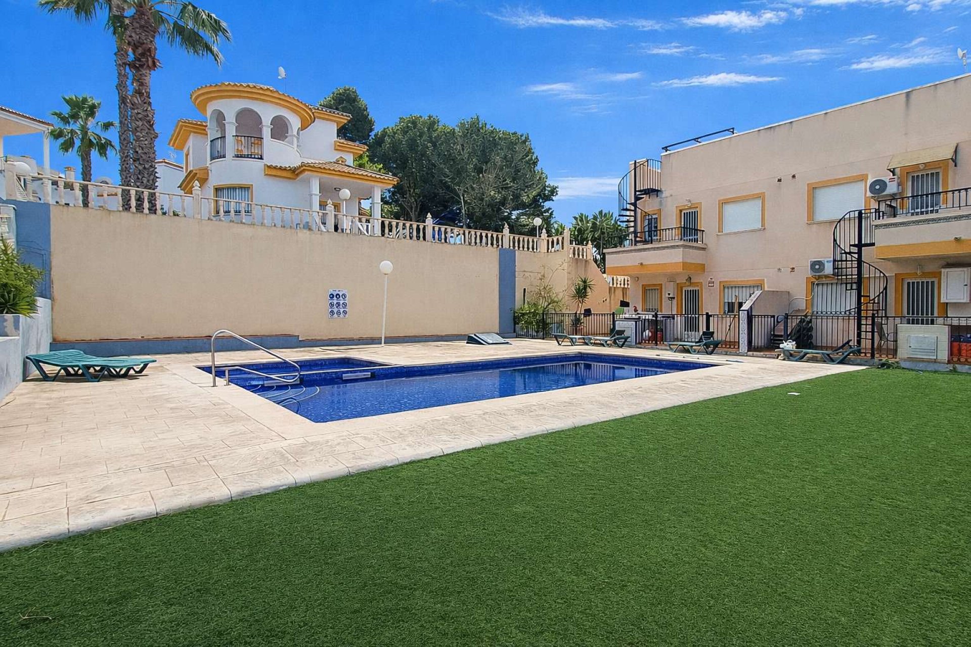 Revente - Apartment -
Villamartin - Costa Blanca