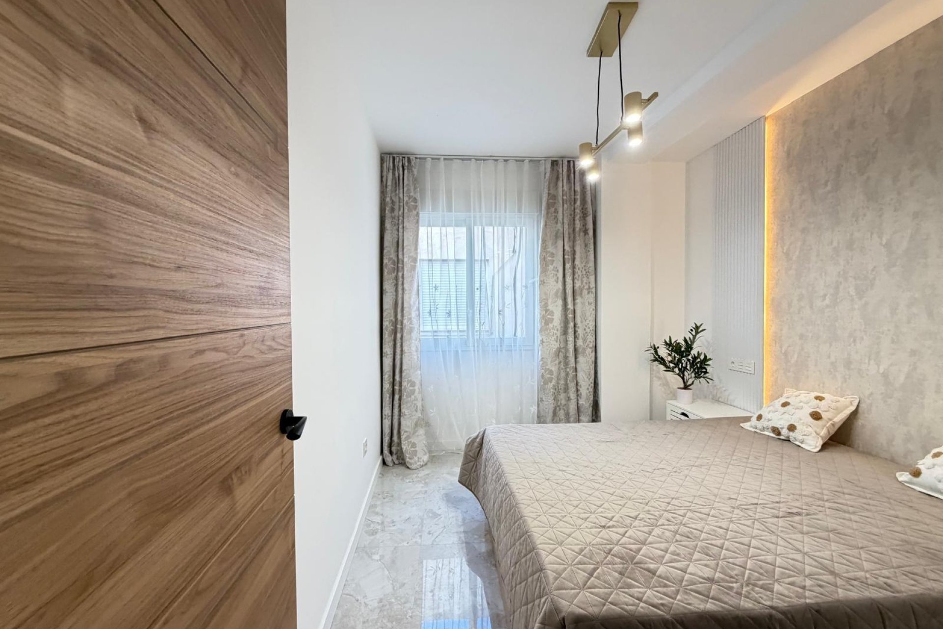 Revente - Attique -
Torrevieja - Estacion De Autobuses