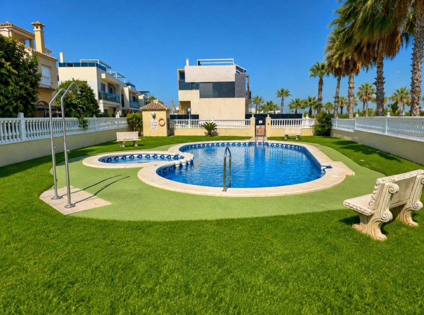 Revente - Bungalow -
Orihuela Costa - Lomas de Cabo Roig