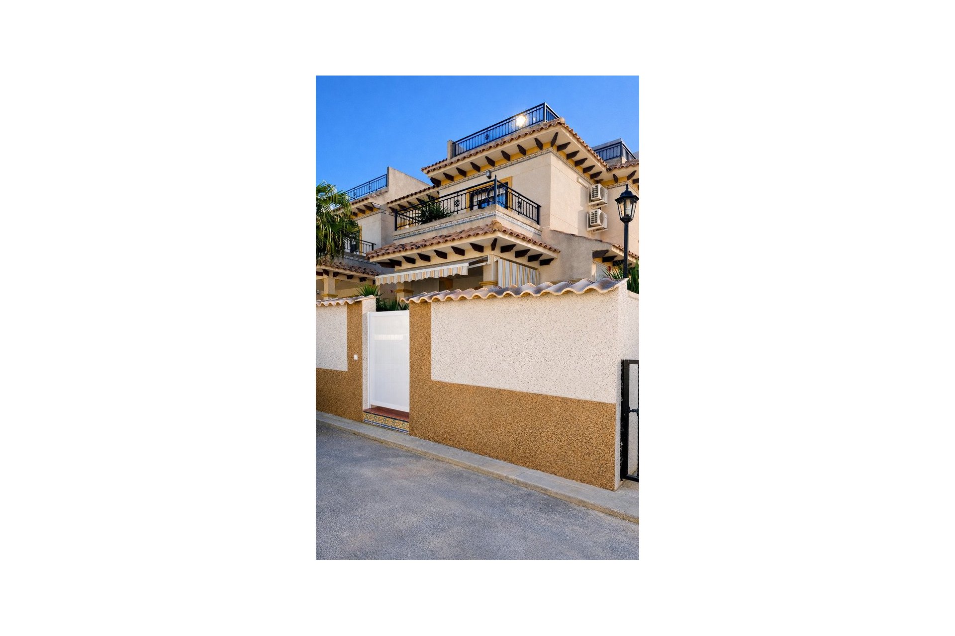 Revente - Quad House -
Orihuela Costa - Villa's San Jose IV
