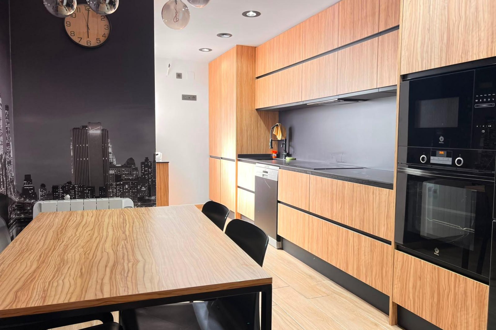 Revente - Quad House -
Torrevieja - Carrefour