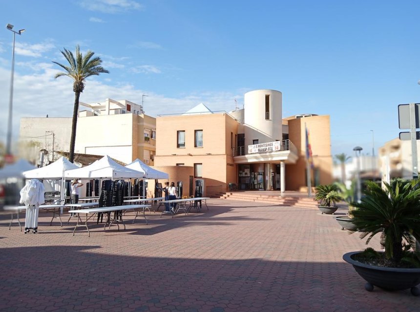 Revente - Semi Detached -
Los Montesinos - PUEBLO CENTRO