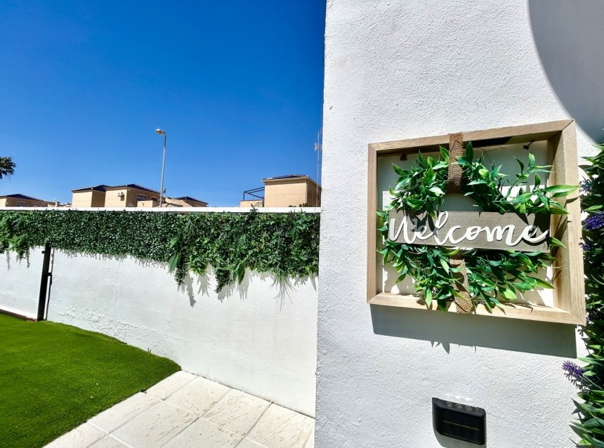 Revente - Town House -
Punta Prima - Costa Blanca