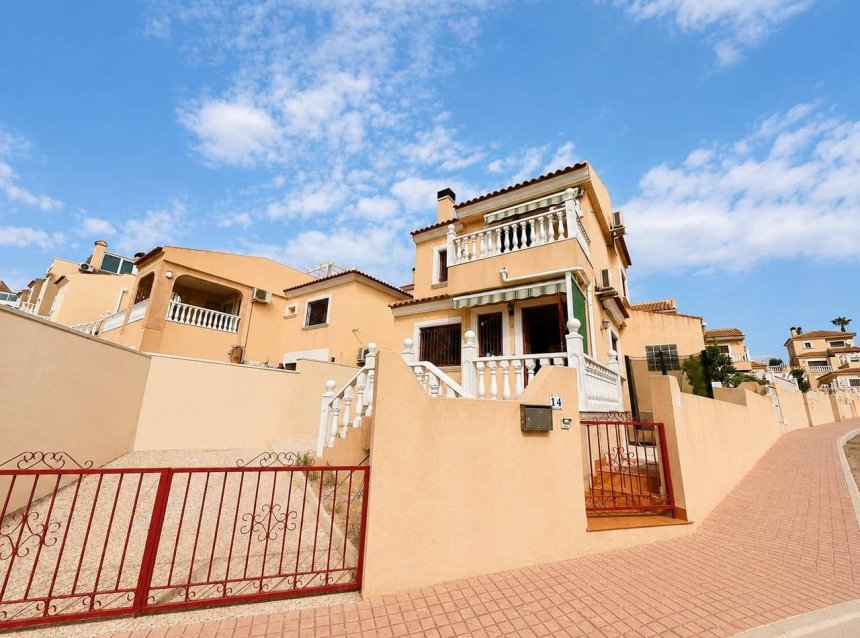 Revente - Villa -
Villamartin - Costa Blanca
