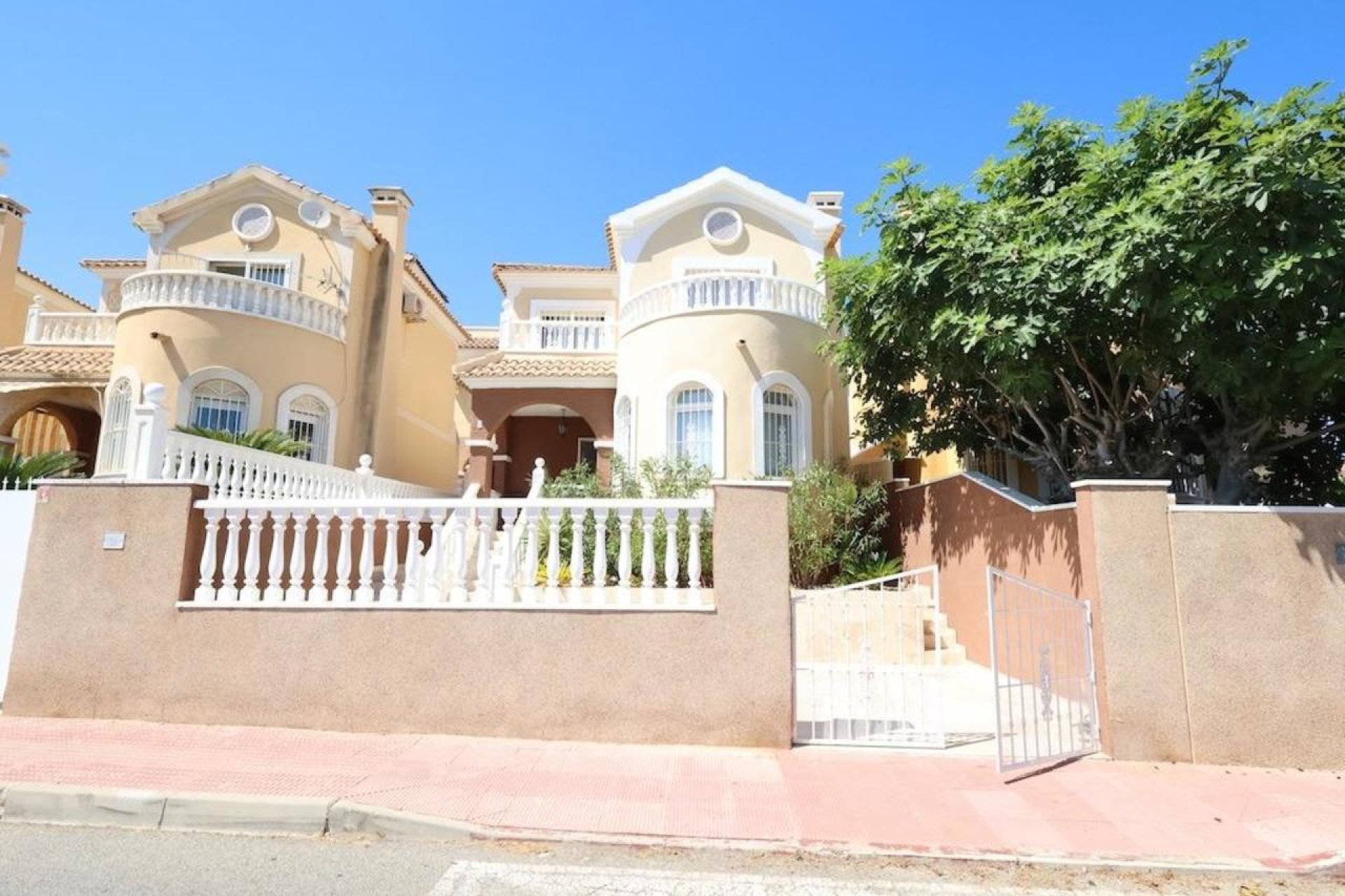 Revente - Villa -
Villamartin - Costa Blanca