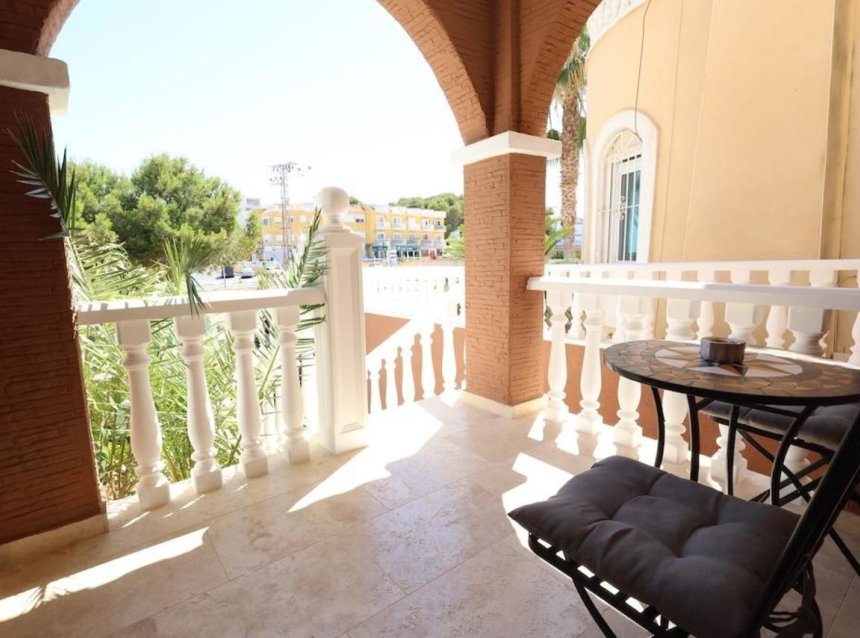 Revente - Villa -
Villamartin - Costa Blanca