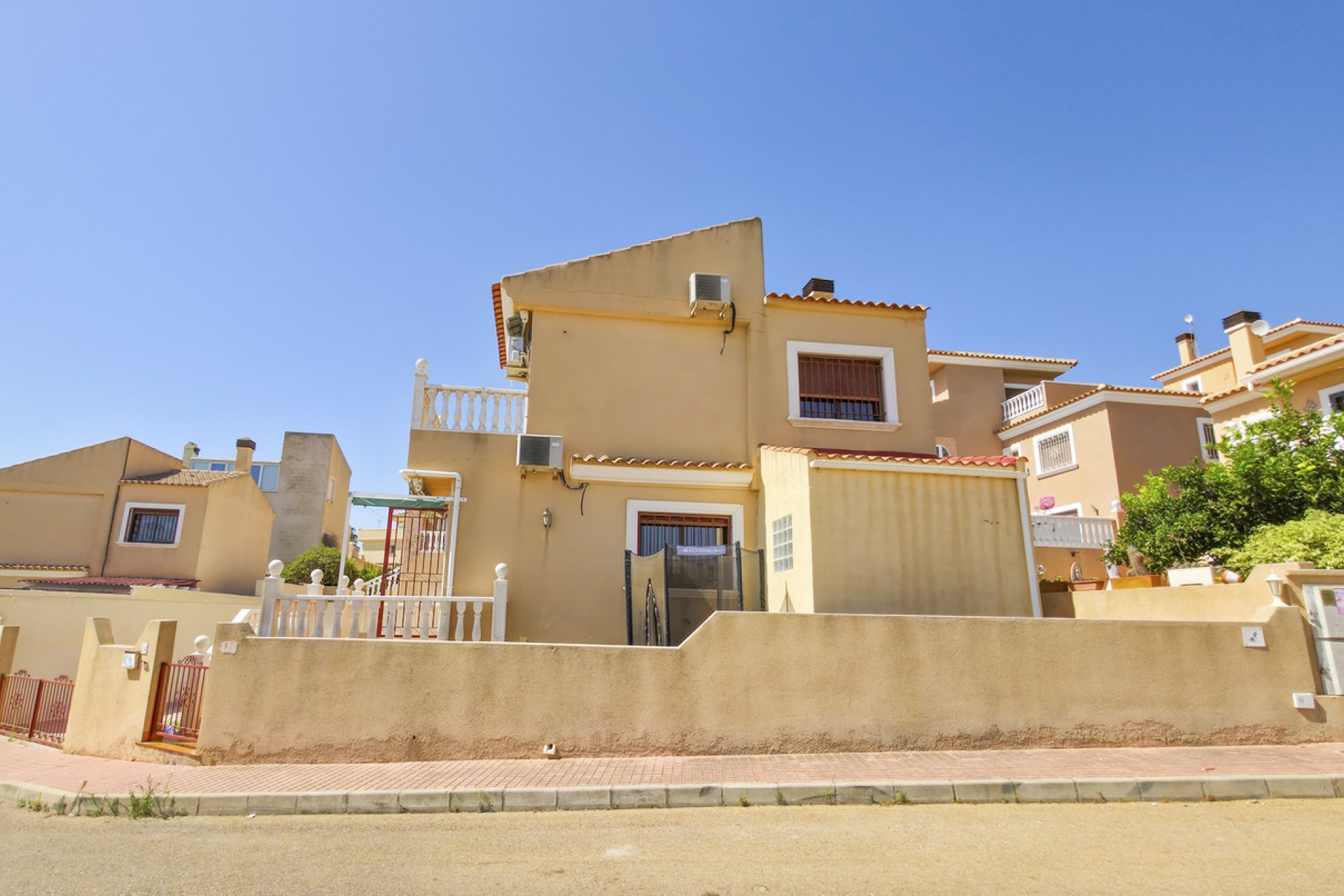 Revente - Villa -
Villamartin - Costa Blanca