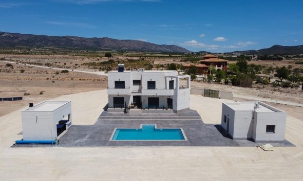 Villa - Nouvelle construction -
            Pinoso - NB-80371