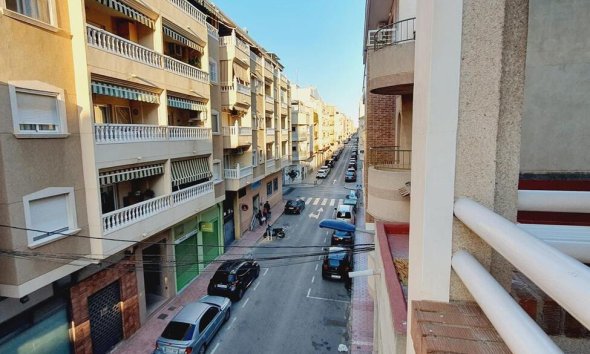Revente - Apartment -
Torrevieja - Centro