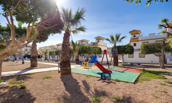 Reventa - Town House -
Torrevieja - Aguas Nuevas