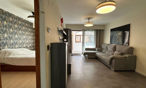 Revente - Apartment -
Torrevieja - Centro