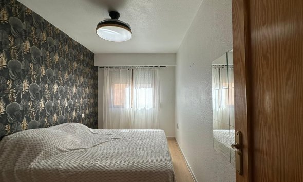 Revente - Apartment -
Torrevieja - Centro