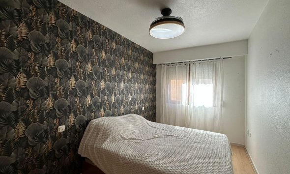 Revente - Apartment -
Torrevieja - Centro