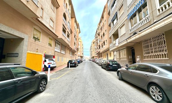 Revente - Apartment -
Torrevieja - Centro