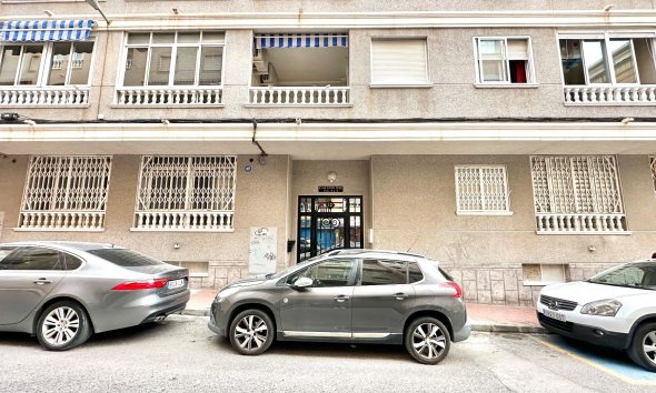 Revente - Apartment -
Torrevieja - Centro