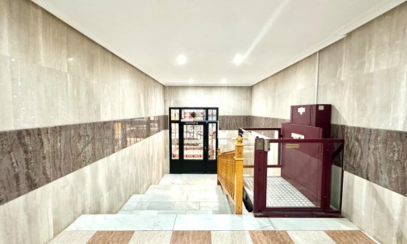 Revente - Apartment -
Torrevieja - Centro