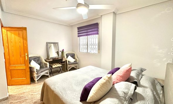 Revente - Apartment -
Torrevieja - Centro